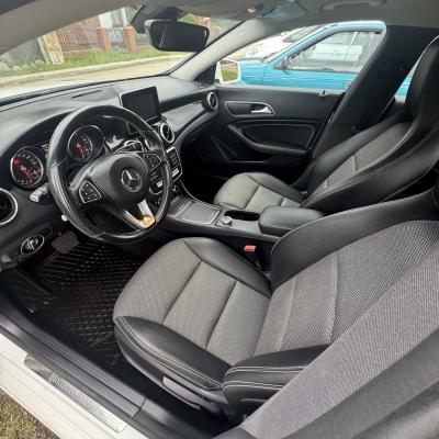 Mercedes Benz CLA 180