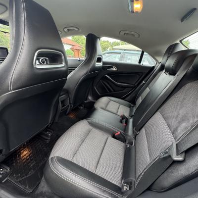 Mercedes Benz CLA 180