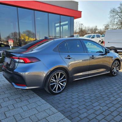 Toyota Corolla 1.8 GR DYNAMIC HYBRYDA AUTOMAT cesja leasingu