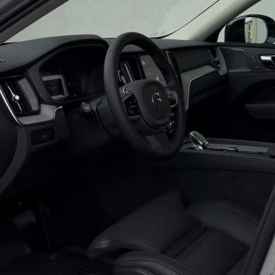 Volvo xc60 B5 2025r