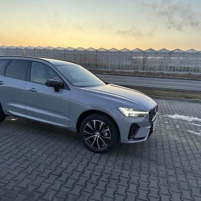 VOLVO XC60 B5 AWD Mild hybrid (250 + 14KM) 2025r Ultra DARK Vapour Grey Wentylowane skóry nappa Amber Full opcja