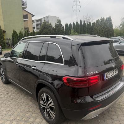 Przejmij prestiżowego SUV-a na krótki okres – Mercedes-Benz GLB 200 z ogromnym zapasem kilometrów!