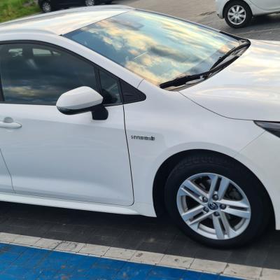 CESJA ZA 0 ZŁ! KINTO ONE: Toyota Corolla Kombi 1.8 Hybrid – Rata tylko 1161 zł!