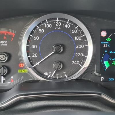 CESJA ZA 0 ZŁ! KINTO ONE: Toyota Corolla Kombi 1.8 Hybrid – Rata tylko 1161 zł!