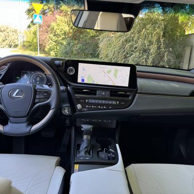 Lexus ES 300h Omotenashi
