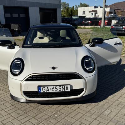Odstąpie leasing 22 700 MINI Cooper C Linia Favoured